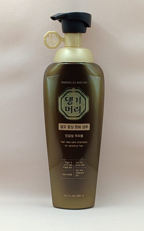 Шампунь против выпадения волос для чувствительной кожи головы Daeng Gi Meo Ri Hair Loss Care Shampoo For Sensitive Hair, 400 ml