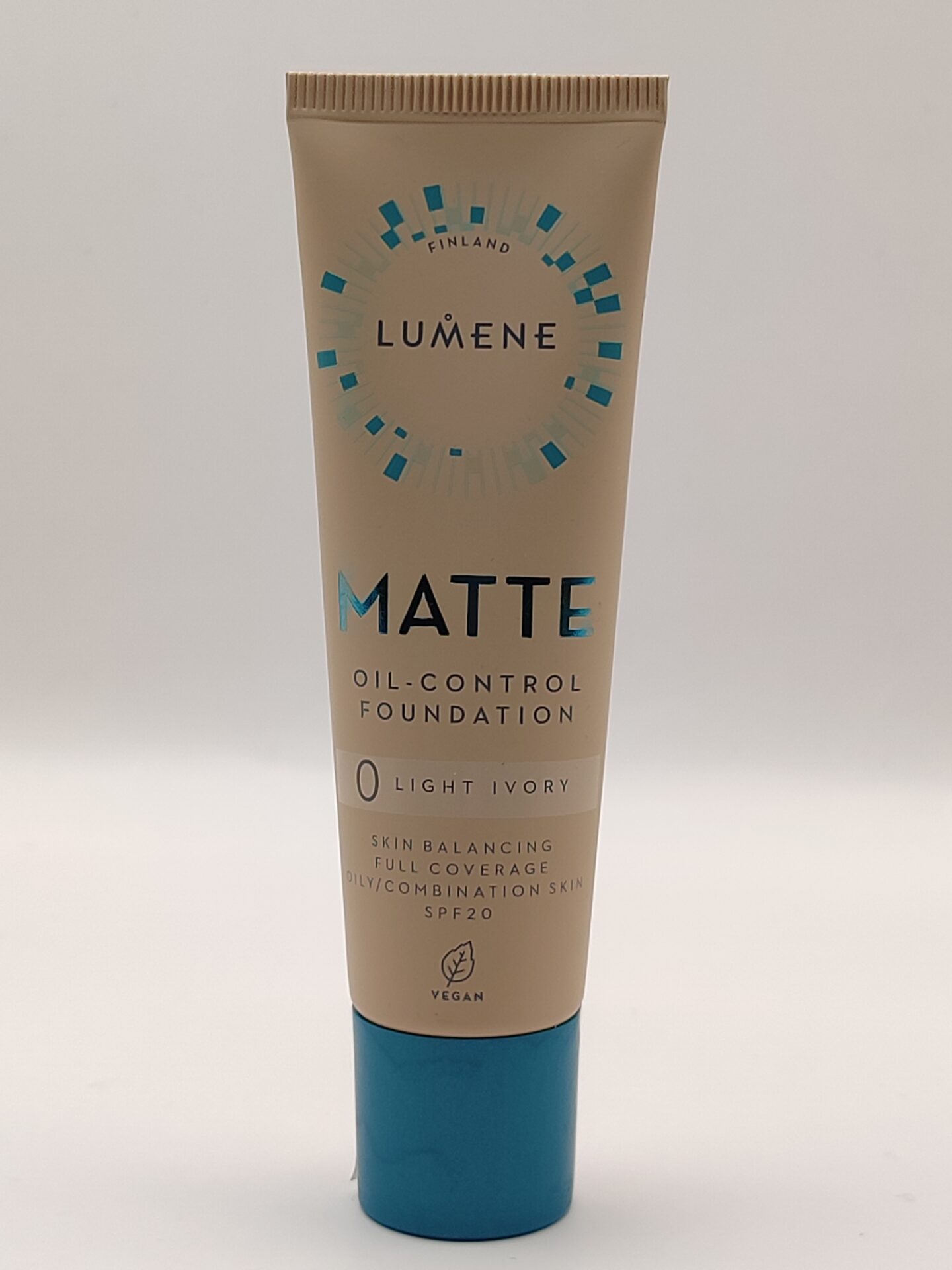 Матирующая тональная основа lumene matte control oil-free foundation spf20 № 0 light ivory