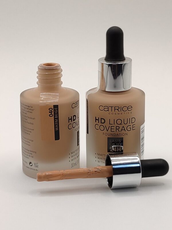 Тональная основа catrice hd liquid coverage foundation, 040 warm beige темно-бежевый 30 мл