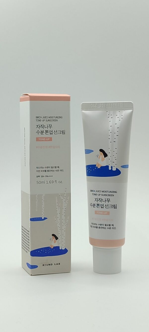 Солнцезащитный тонирующий крем для лица с березовым соком round lab birch juice moisturizing tone-up sunscreen spf50+ pa++++, 50 мл