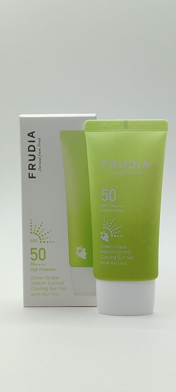 Солнцезащитный гель для жирной кожи frudia green grape sebum control cooling sun gel spf50+ pa ++++ 50 ml