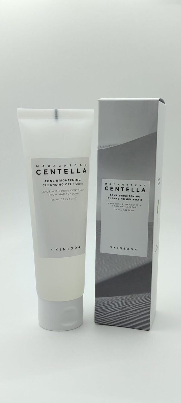 Гель-пенка для умывания осветляющая skin1004 madagascar centella tone brightening cleansing gel foam 125 мл
