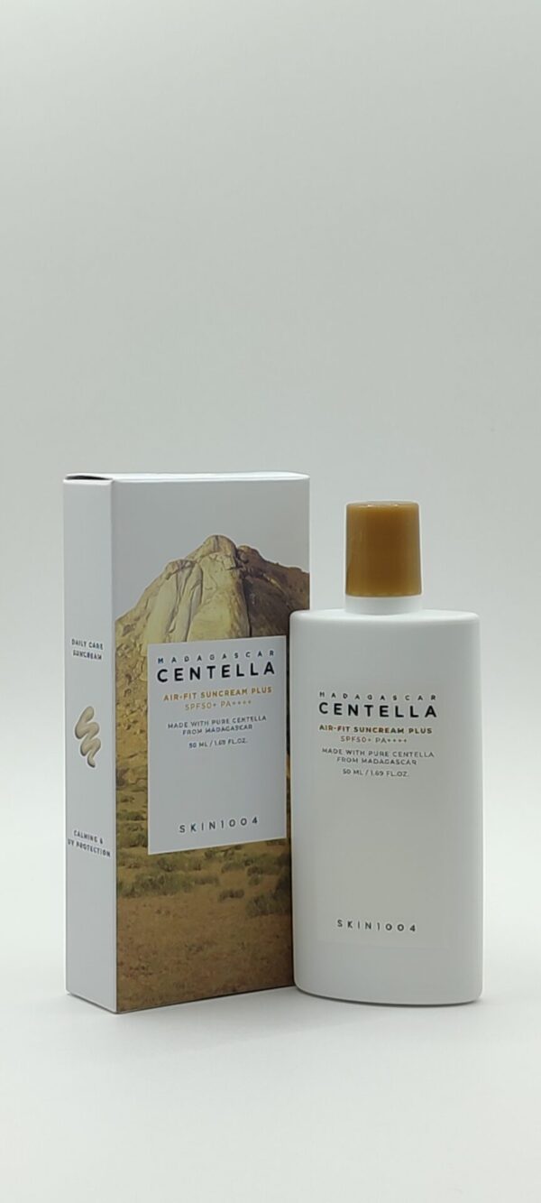 Лёгкий, тонирующий солнцезащитный крем skin1004 madagascar centella air-fit suncream plus spf50+ pa++++ 50 мл